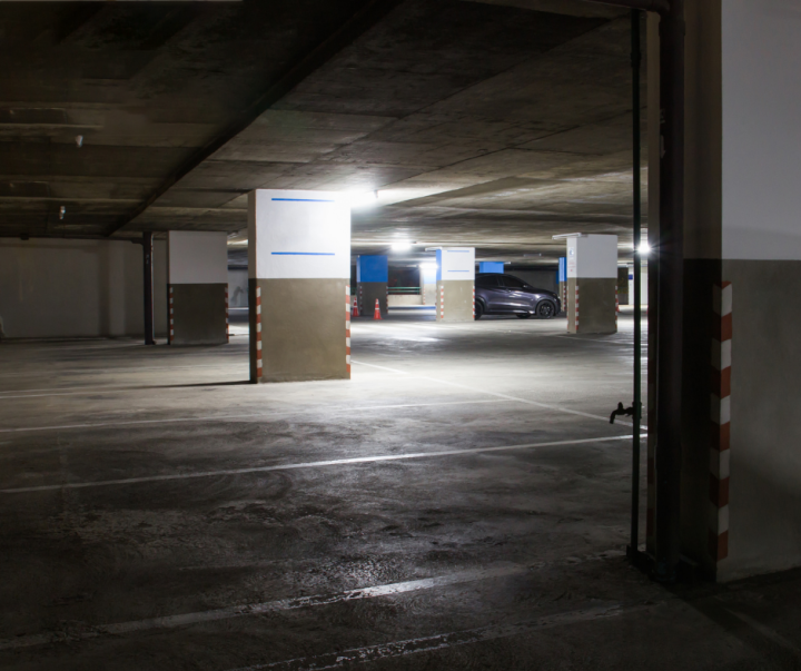 Parking sous surveillance proche d'Orly