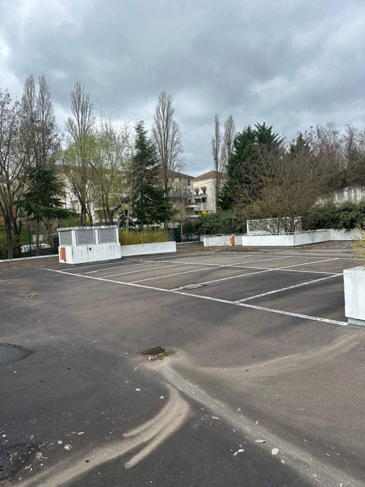 Place de parking sécurisée Orly